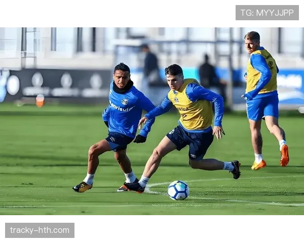 博卡球迷助威热烈，球队解放者杯赛场展现强大战斗精神