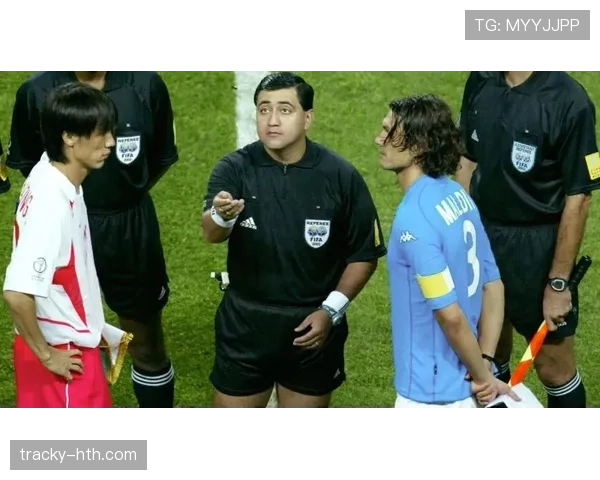 任意球判罚争议背后，裁判到底如何界定犯规位置？